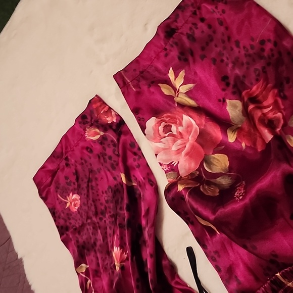SECRET TREASURES  ( 2 PC. ) BURGUNDY SATIN  NIGHT SET. PANTS& TOP . - Picture 7 of 8